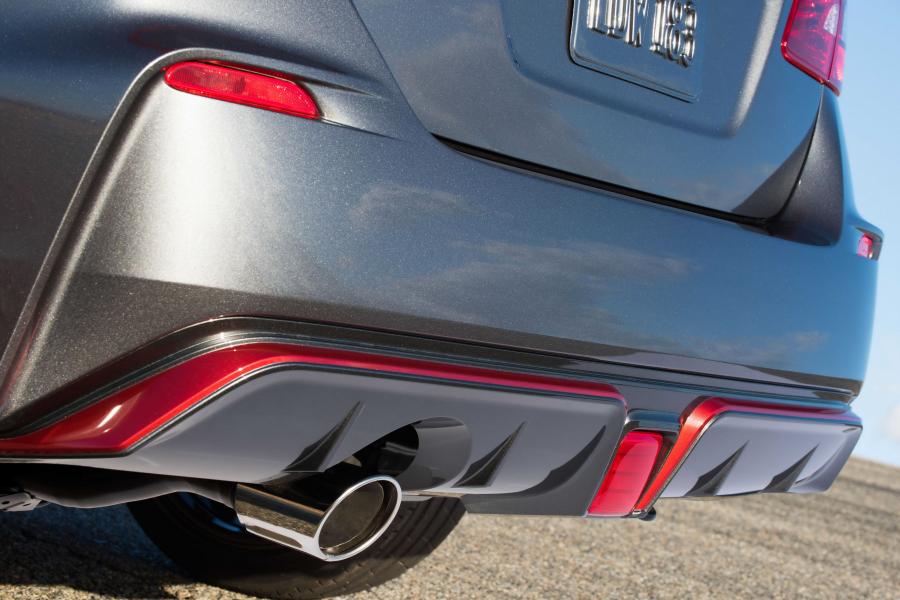 Детали экстерьера Nissan Sentra Nismo (B17) 2016 года  (фото 44 из 45)